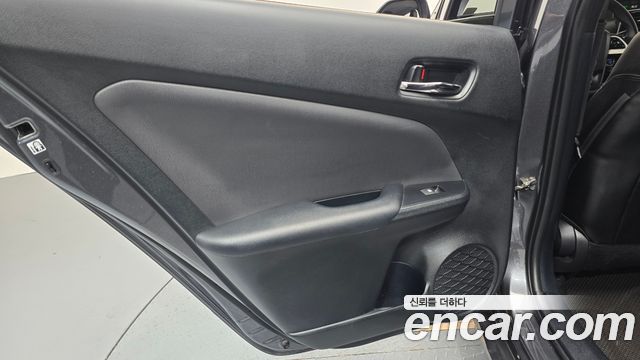 Toyota Prius (IV) 1.8 E 2018 — фото 31