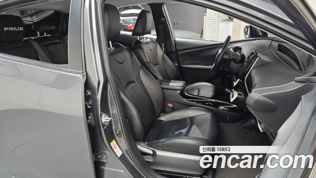 Toyota Prius (IV) 1.8 E 2018 — фото 32