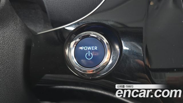 Toyota Prius (IV) 1.8 E 2018 — фото 34