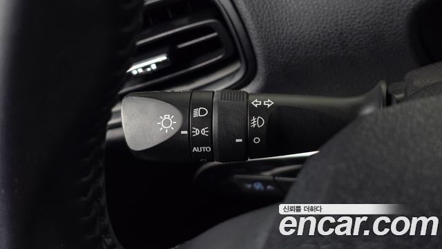 Toyota Prius (IV) 1.8 E 2018 — фото 36