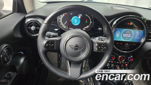 MINI Cooper Classic Plus 3rd 2023 — фото 12