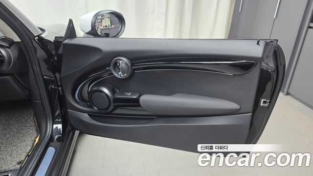 MINI Cooper Classic Plus 3rd 2023 — фото 25