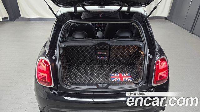 MINI Cooper Classic Plus 3rd 2023 — фото 29