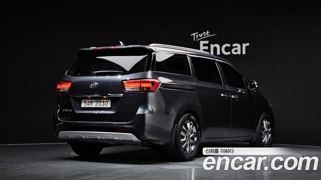 Kia Carnival 9-seater Prestige 2015 — фото 2