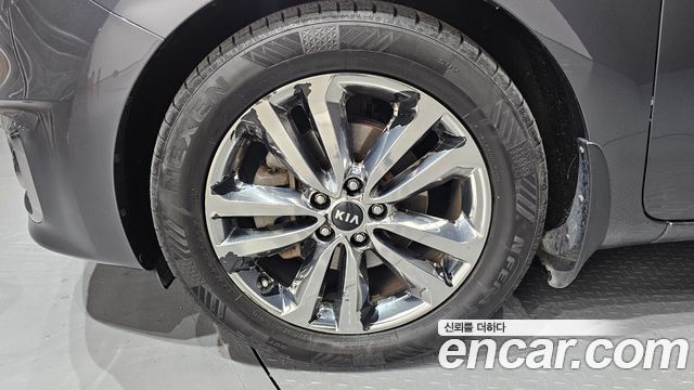 Kia Carnival 9-seater Prestige 2015 — фото 5