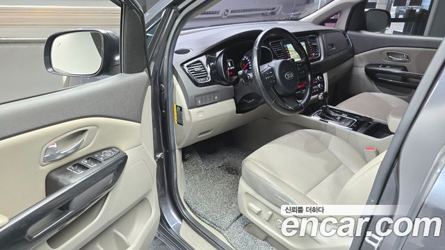 Kia Carnival 9-seater Prestige 2015 — фото 10