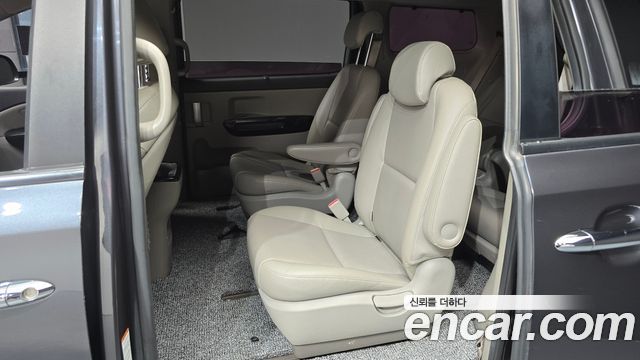 Kia Carnival 9-seater Prestige 2015 — фото 12