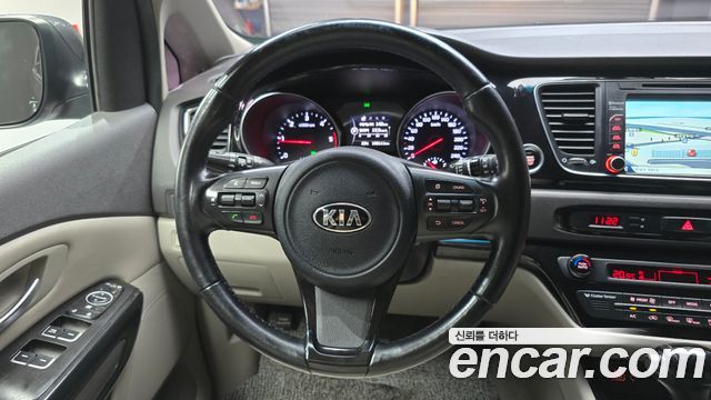 Kia Carnival 9-seater Prestige 2015 — фото 13