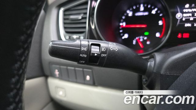Kia Carnival 9-seater Prestige 2015 — фото 17