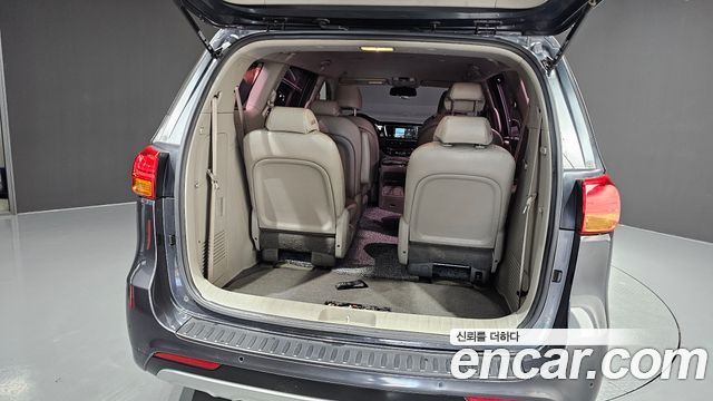 Kia Carnival 9-seater Prestige 2015 — фото 20