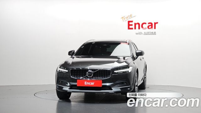 Volvo V90 Cross Country B5 Pro AWD 2022 — фото 3