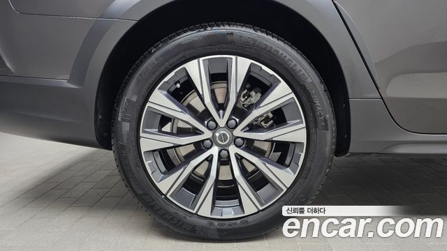 Volvo V90 Cross Country B5 Pro AWD 2022 — фото 5