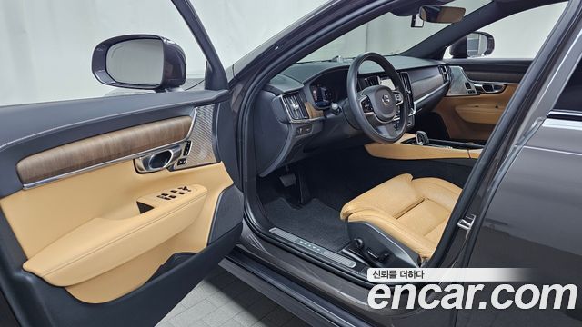 Volvo V90 Cross Country B5 Pro AWD 2022 — фото 10