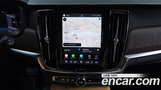 Volvo V90 Cross Country B5 Pro AWD 2022 — фото 13