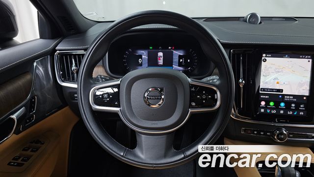 Volvo V90 Cross Country B5 Pro AWD 2022 — фото 14