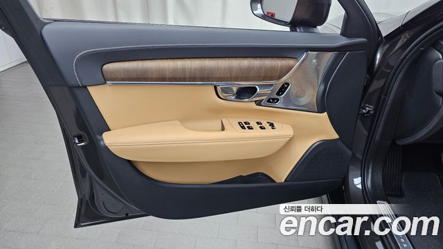 Volvo V90 Cross Country B5 Pro AWD 2022 — фото 24