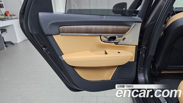 Volvo V90 Cross Country B5 Pro AWD 2022 — фото 25