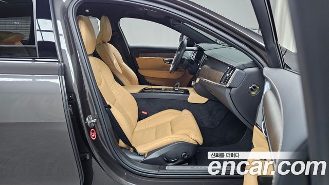 Volvo V90 Cross Country B5 Pro AWD 2022 — фото 26