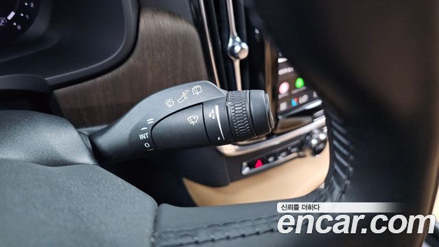 Volvo V90 Cross Country B5 Pro AWD 2022 — фото 27