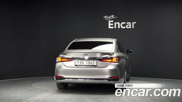 Lexus ES300h (VII) Executive 2019 — фото 4