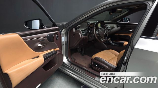 Lexus ES300h (VII) Executive 2019 — фото 10