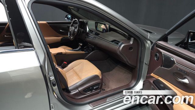 Lexus ES300h (VII) Executive 2019 — фото 11
