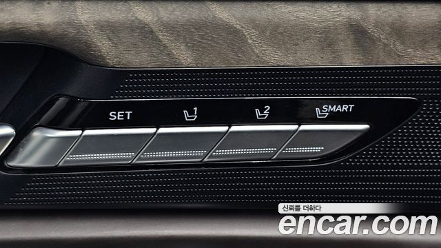 Genesis G90 3.3 T AWD Structure Change (Bi-Fuel) 2019 — фото 30