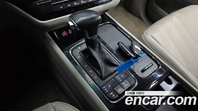 Kia Carnival 9-seater Prestige 2018 — фото 9