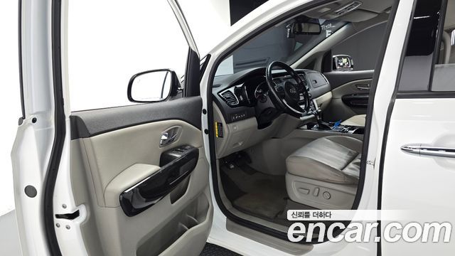 Kia Carnival 9-seater Prestige 2018 — фото 10