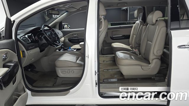 Kia Carnival 9-seater Prestige 2018 — фото 11