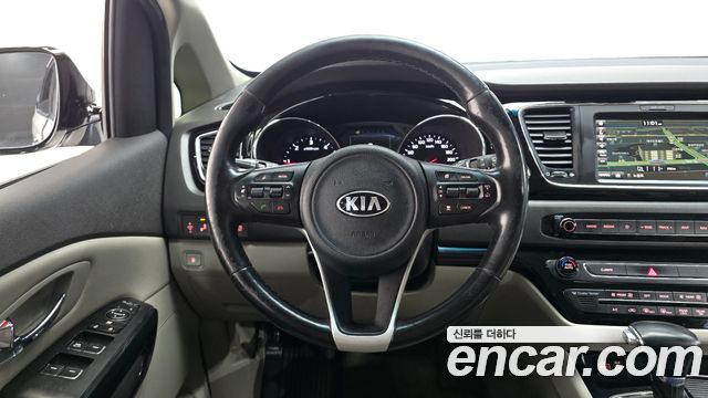 Kia Carnival 9-seater Prestige 2018 — фото 12