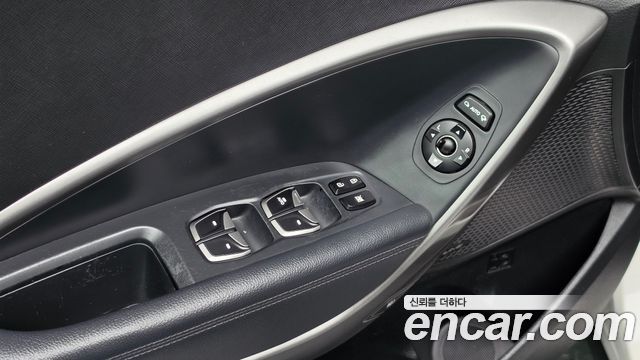 Hyundai Santa Fe (DM) Diesel(e-VGT) 2.0 2WD Premium 2014 — фото 17