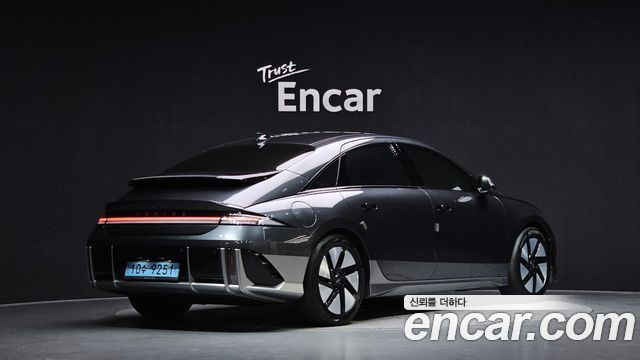 Hyundai Ioniq 6 Long Range Exclusive + 2023 — фото 2