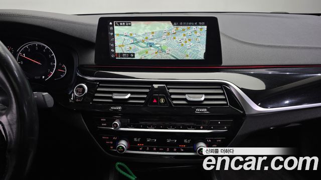 BMW 5 Series (G30) 520i Luxury 2018 — фото 15