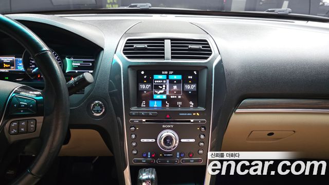 Ford Explorer 3.5 Limited 4WD 5th 2017 — фото 14