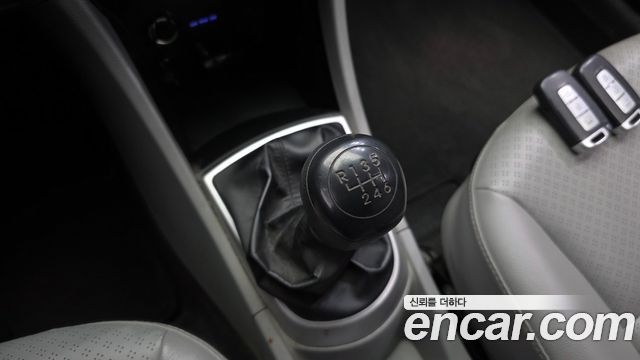Hyundai Accent (New) 1.6 GDI Premier 2011 — фото 9