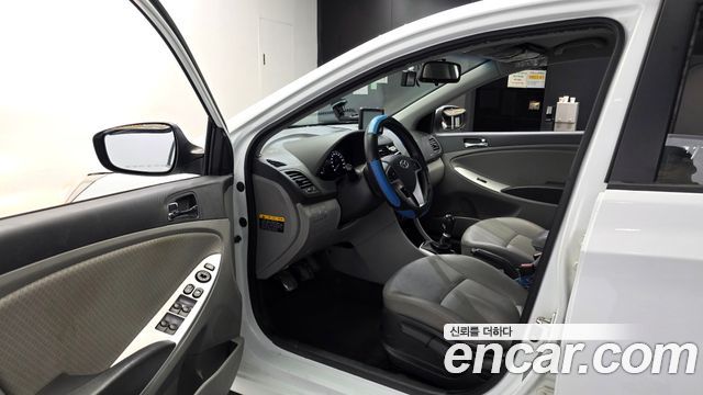 Hyundai Accent (New) 1.6 GDI Premier 2011 — фото 10