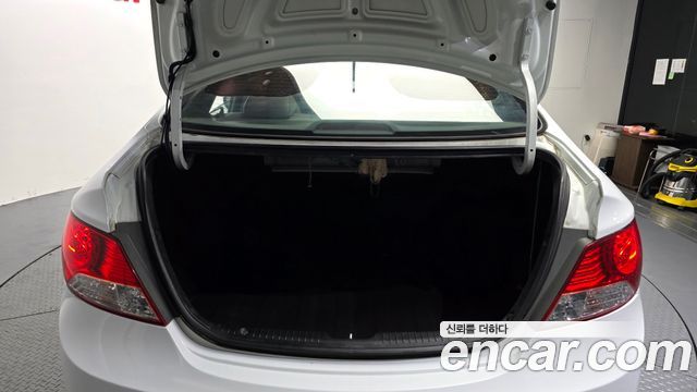Hyundai Accent (New) 1.6 GDI Premier 2011 — фото 20