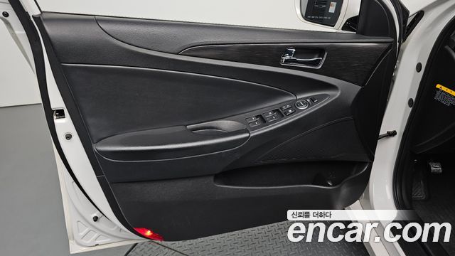 Hyundai Sonata The Brilliant CVVL Smart 2013 — фото 24