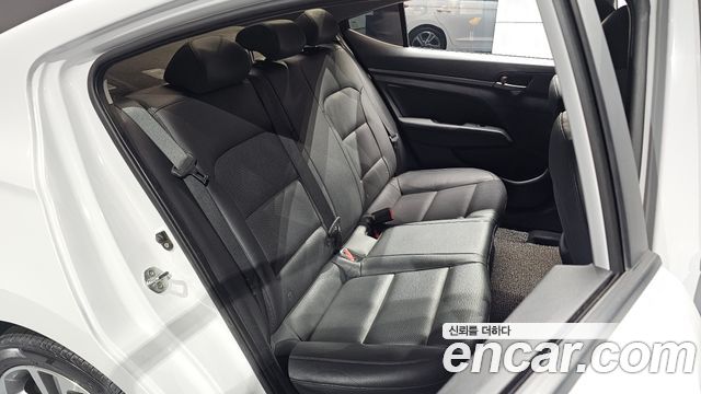 Hyundai Avante (AD) 1.6 GDI Value Plus 2017 — фото 11
