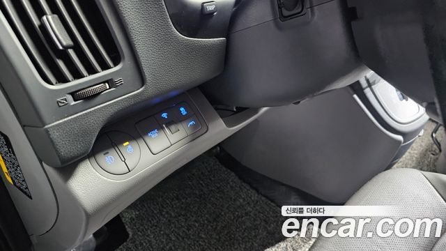 Hyundai Grand Starex Van 5-Seater Modern 2018 — фото 17