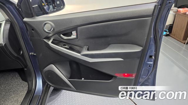 KG Mobility (SsangYong) Korando C 2.0 CVT 2WD Deluxe 2014 — фото 24
