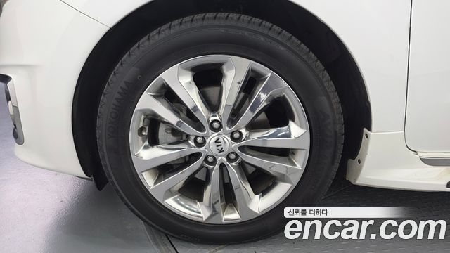 Kia Carnival 9-seater Prestige 2017 — фото 5