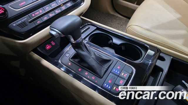 Kia Carnival 9-seater Prestige 2017 — фото 9
