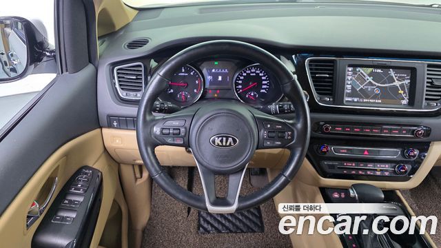 Kia Carnival 9-seater Prestige 2017 — фото 13