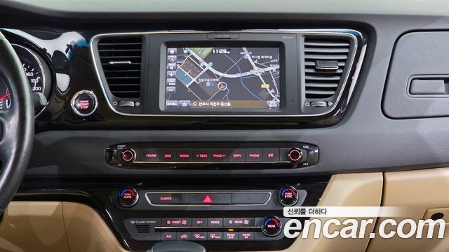 Kia Carnival 9-seater Prestige 2017 — фото 15