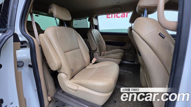 Kia Carnival 9-seater Prestige 2017 — фото 18