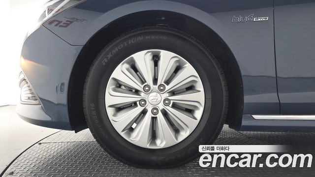 Hyundai Sonata Hybrid (LF) 2.0 HEV Modern 2016 — фото 5