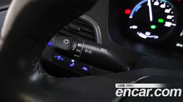 Hyundai Sonata Hybrid (LF) 2.0 HEV Modern 2016 — фото 35