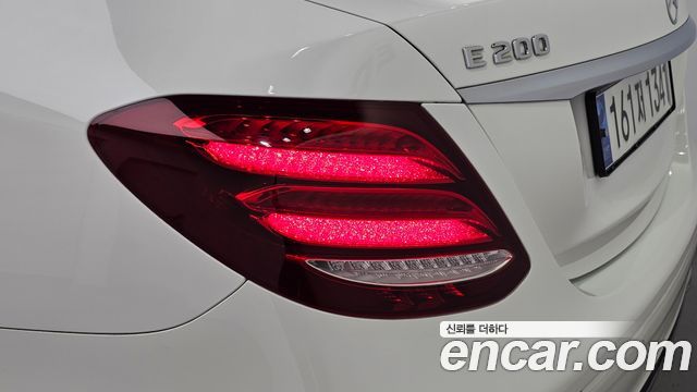 Mercedes-Benz E-Class (W213) E200 Avantgarde 2018 — фото 23